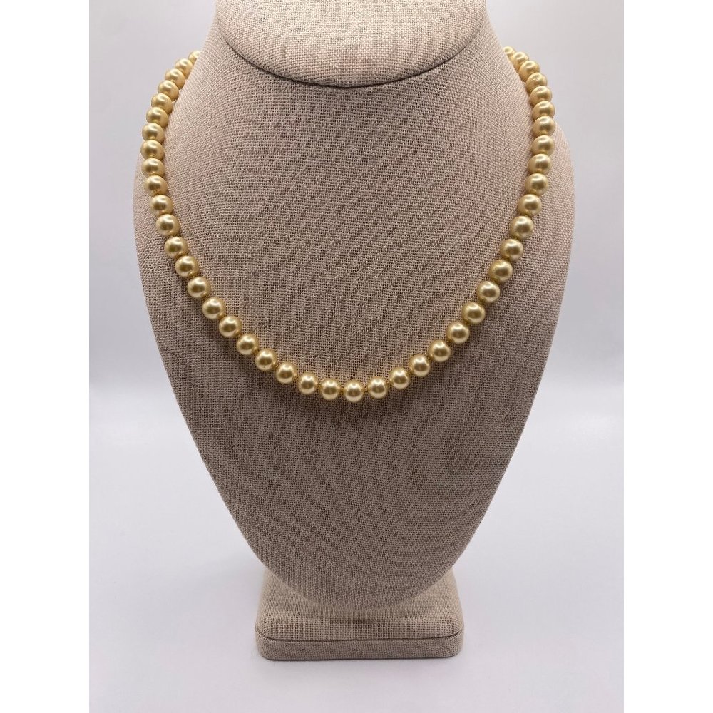 Vintage creamy pearls / wedding jewelery / classic piece / FREE Personalized Gif